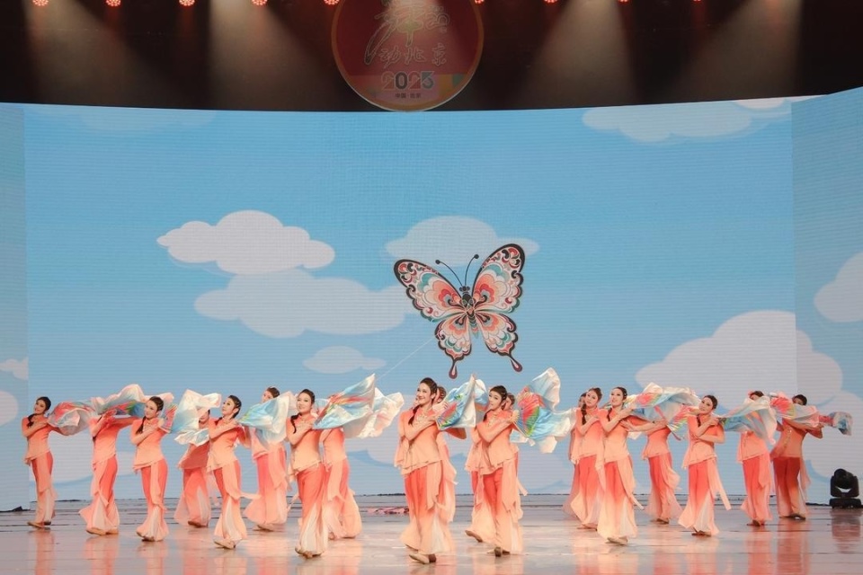 濰坊原創廣場舞《箏箏日上》閃耀全國展演，文化經紀人服務助力非遺傳承